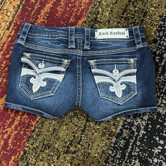 Rock Revival  short. - Picture 4 of 8